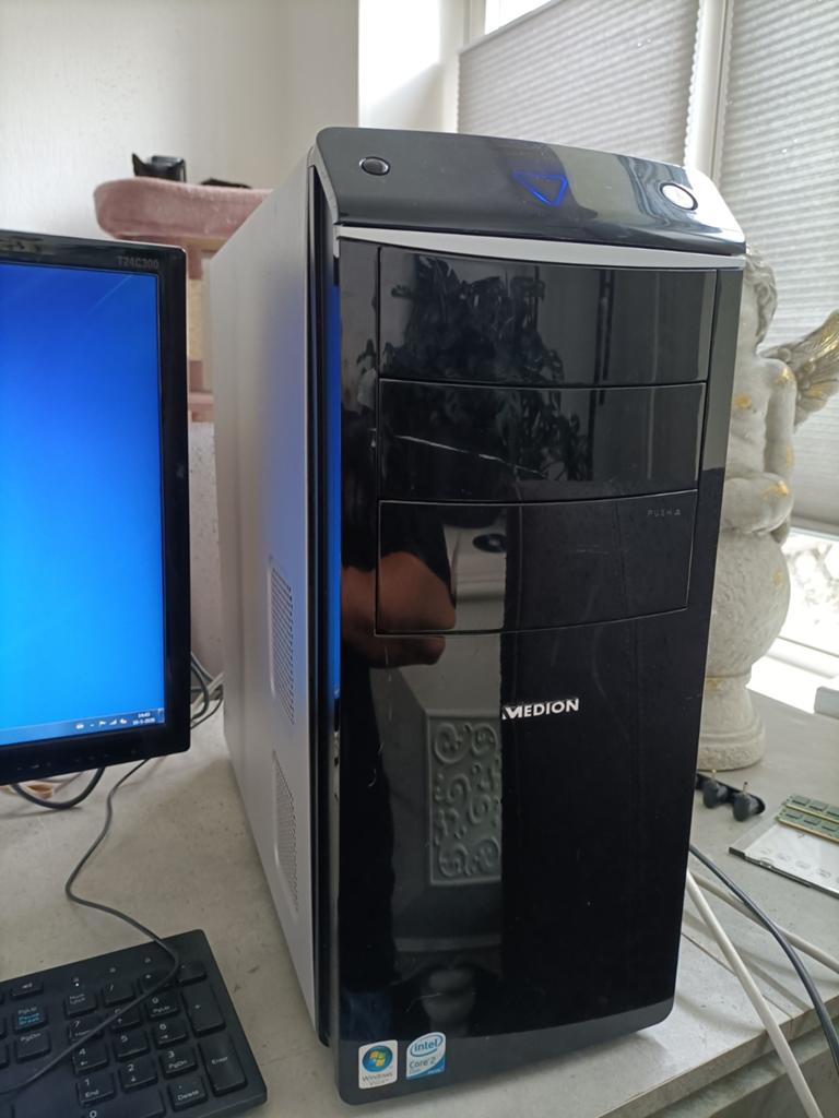 Goedwerkende Medion PC met muis en toetsenbord, Computers en Software, Desktop Pc's, Gebruikt, 2 tot 3 Ghz, HDD, 4 GB, Met videokaart