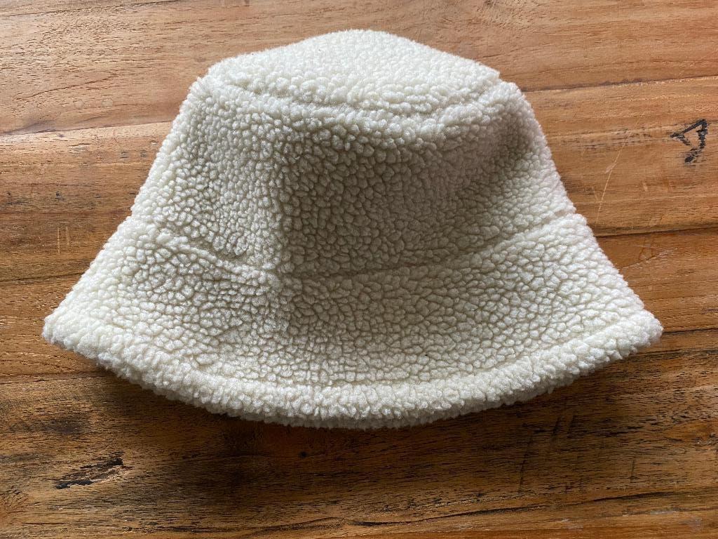 Z g a nieuwe ecru teddy dameshoed twee kanten draagbaar, Ophalen of Verzenden, Zo goed als nieuw, One size fits all, Hoed