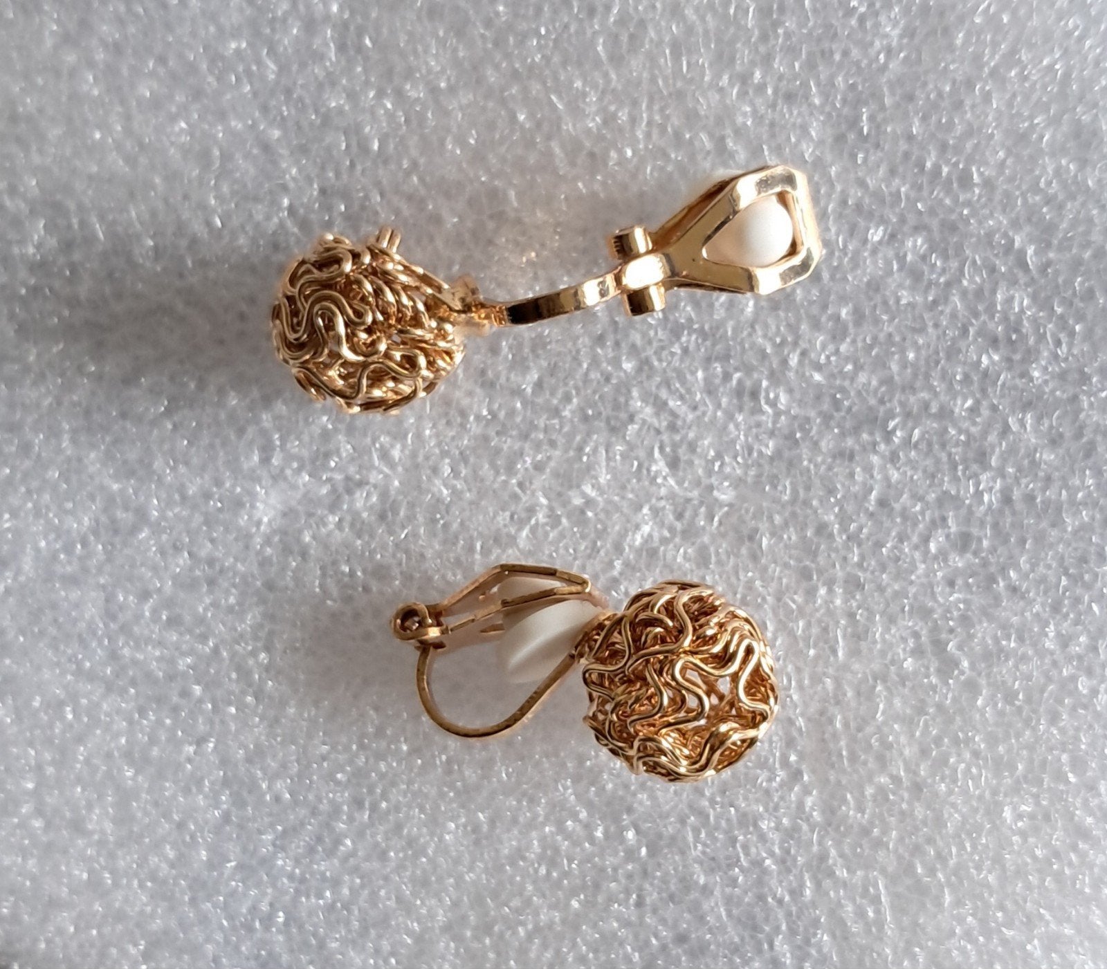 Goudkleurige oorclips., Sieraden, Tassen en Uiterlijk, Oorbellen, Ophalen of Verzenden, Goud, Overige materialen