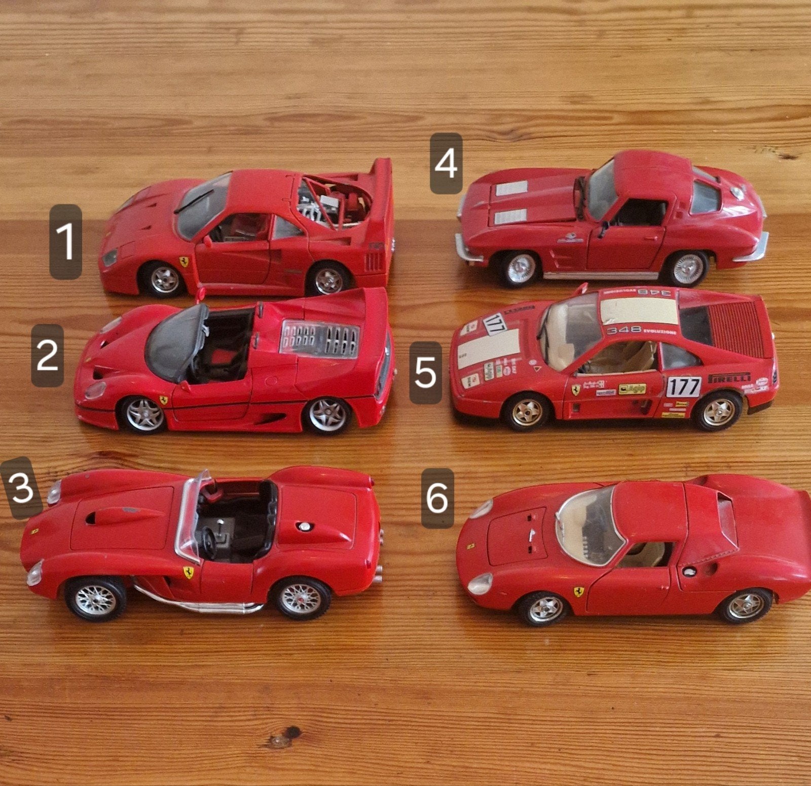 5 Ferrari's en 1 Corvette Stingray modelauto's 1:24, Ophalen, Bburago