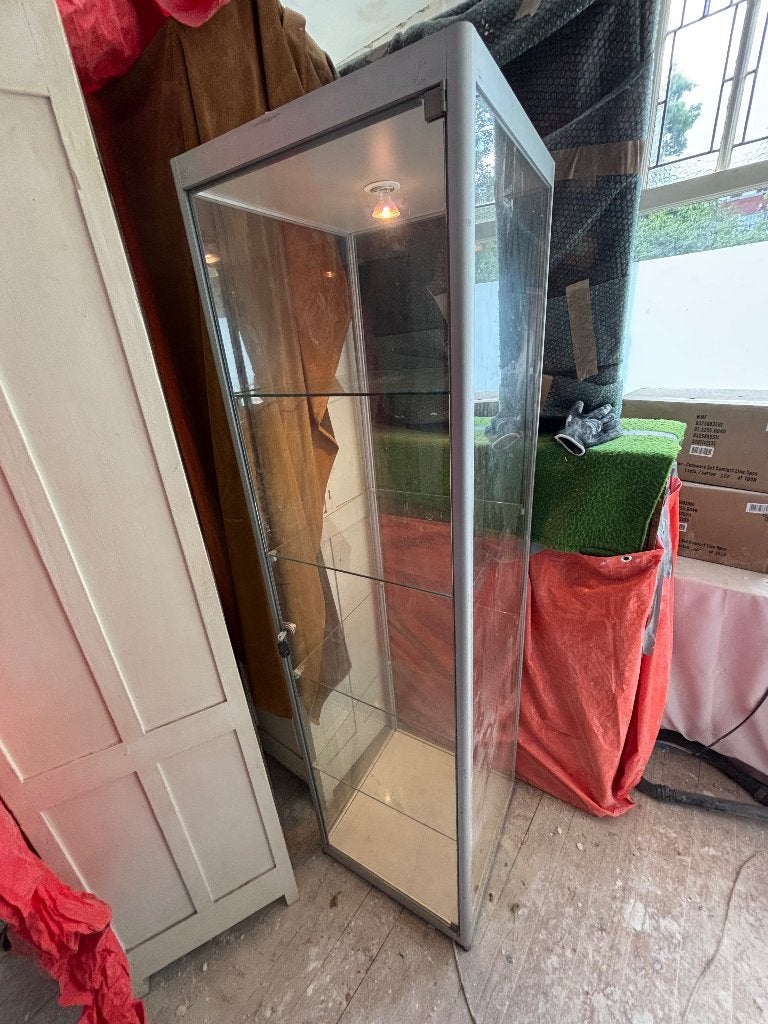 Glazen vitrine kast 180cm x 50 cm, Ophalen