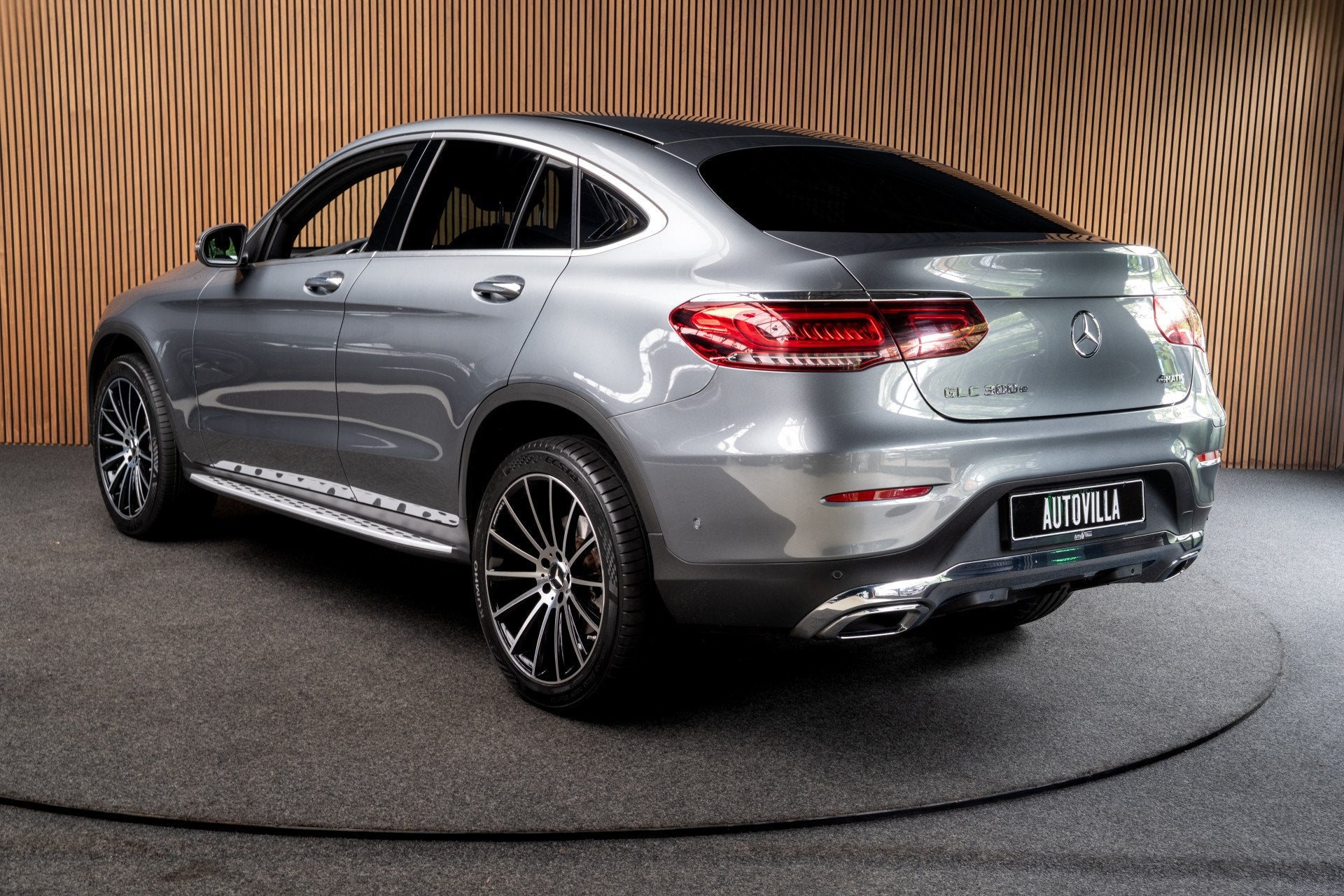 Mercedes-Benz GLC Coupé 300e 4M AMG Schuifdak Leer Navi 360, Automaat, Gebruikt, 4 cilinders, 2000 kg