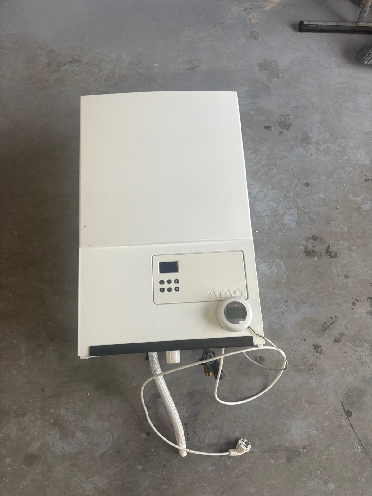 cv ketel ATAG met thermostaat, Ophalen, Geiser, Minder dan 20 liter, Minder dan 3 jaar oud