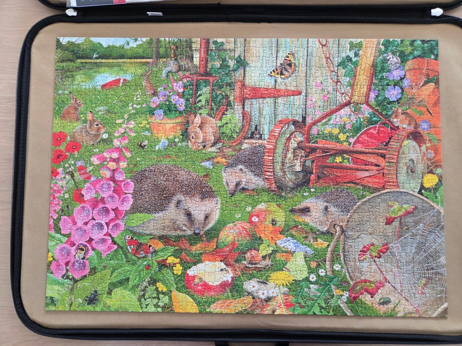 HOP puzzles - The Bottom of the Garden - 1000 (999) stukjes, Ophalen of Verzenden, 500 t/m 1500 stukjes, Gebruikt