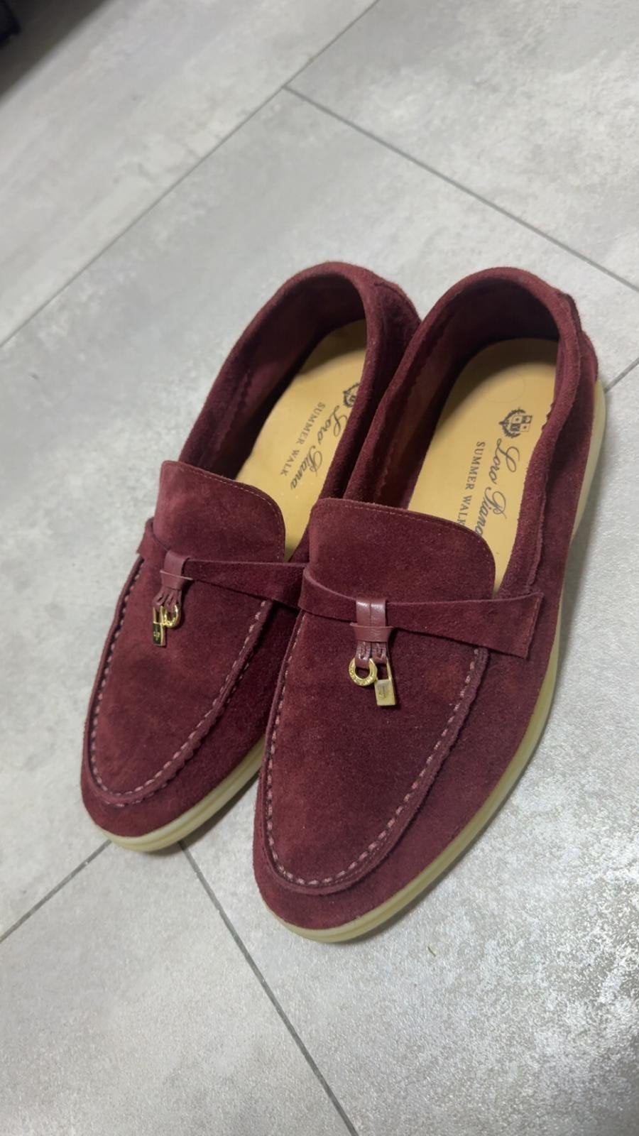 loro piana bordeauxrood maat 39, Instappers, Ophalen of Verzenden, Zo goed als nieuw, Loro piana