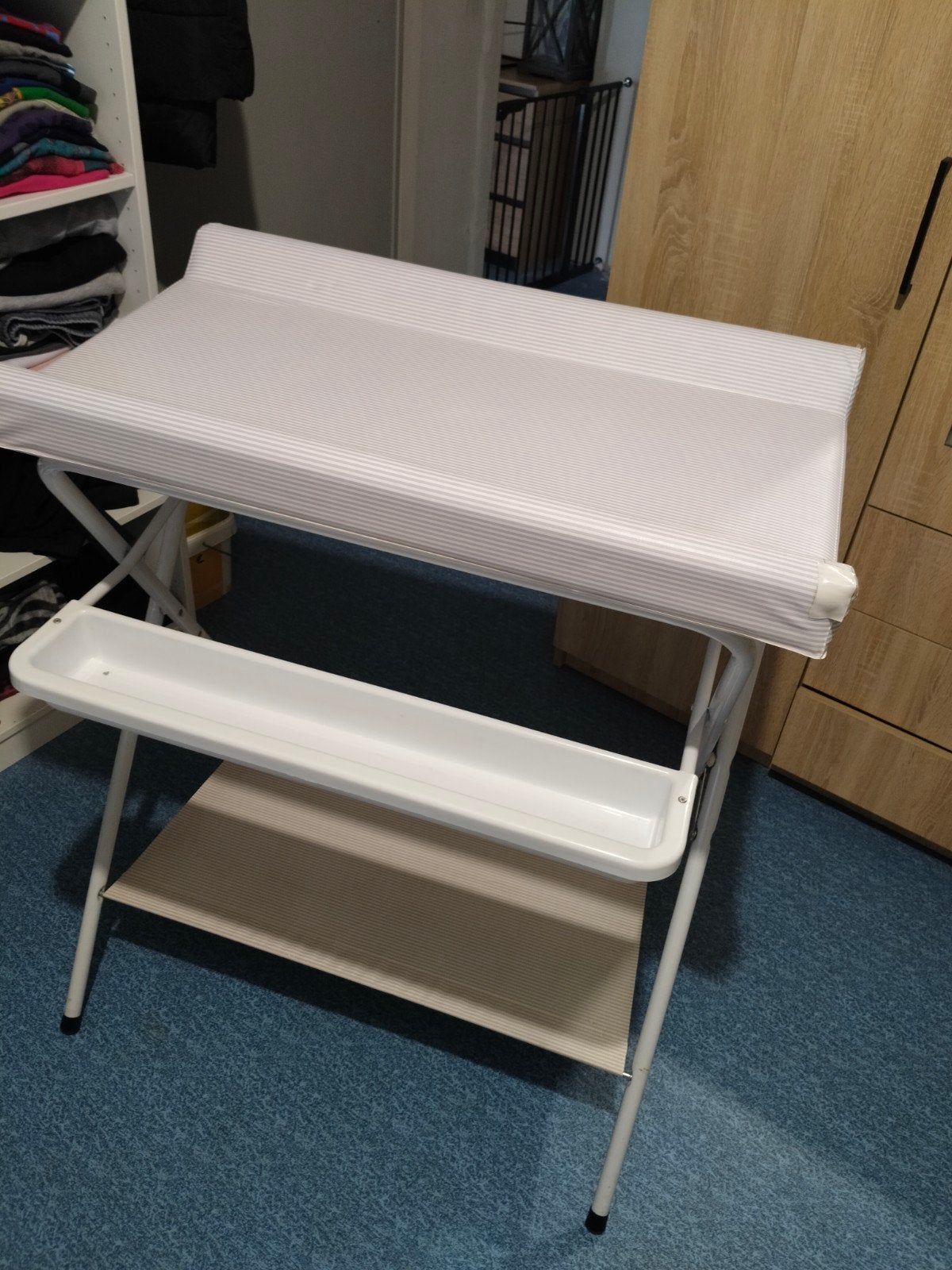 Aankleedtafel  Handig en compact, Kinderen en Baby's, Gebruikt, Aankleedkussen, Standaard, Ophalen