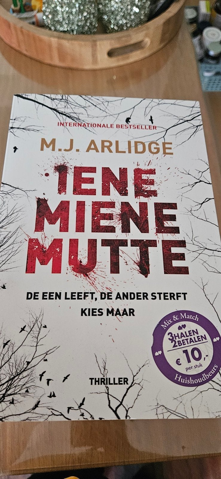 M.J. Arlidge - Iene Miene Mutte, Boeken, Thrillers, Ophalen of Verzenden, Zo goed als nieuw, M.J. Arlidge