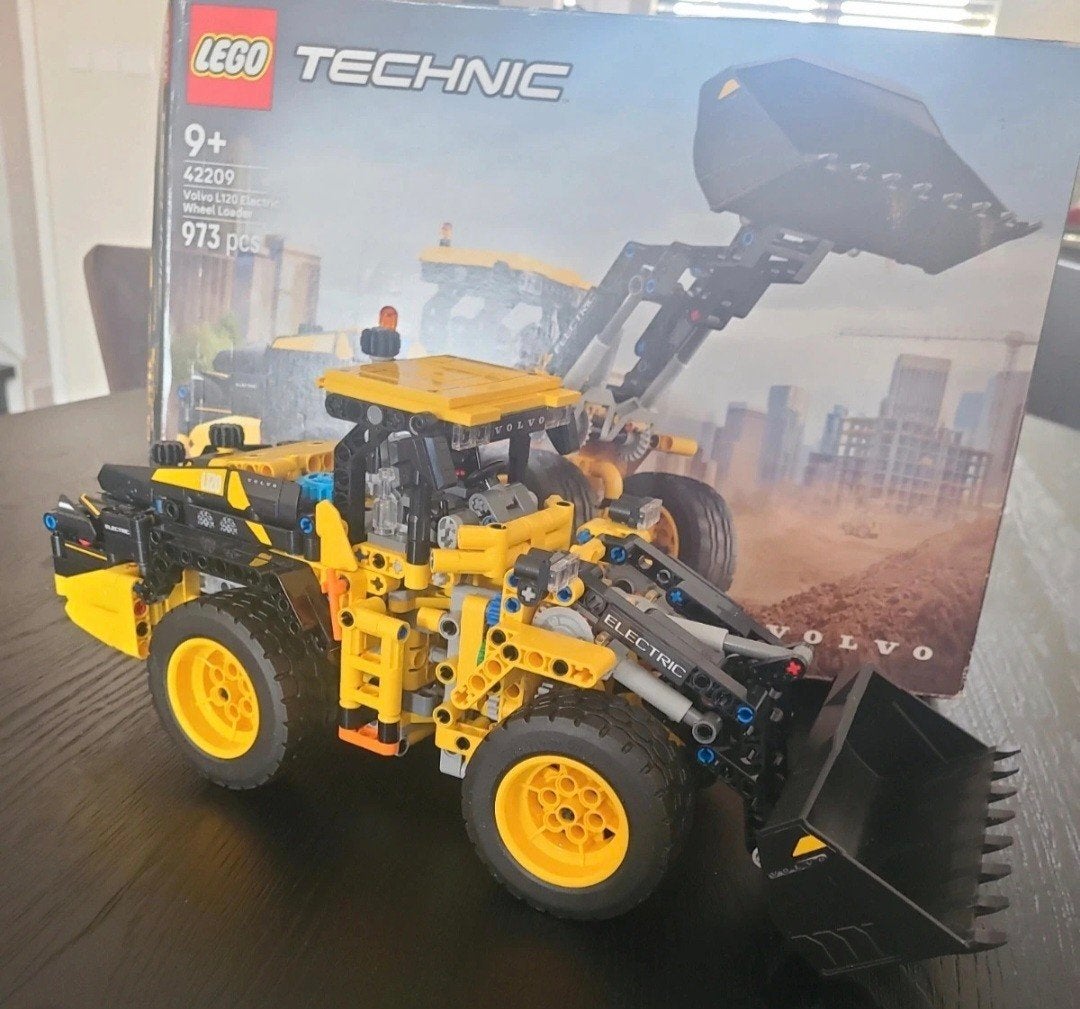 lego technic volvo L120 electric wheel loader 42209 973 pcs, Ophalen of Verzenden, Zo goed als nieuw, Overige typen, Overige merken