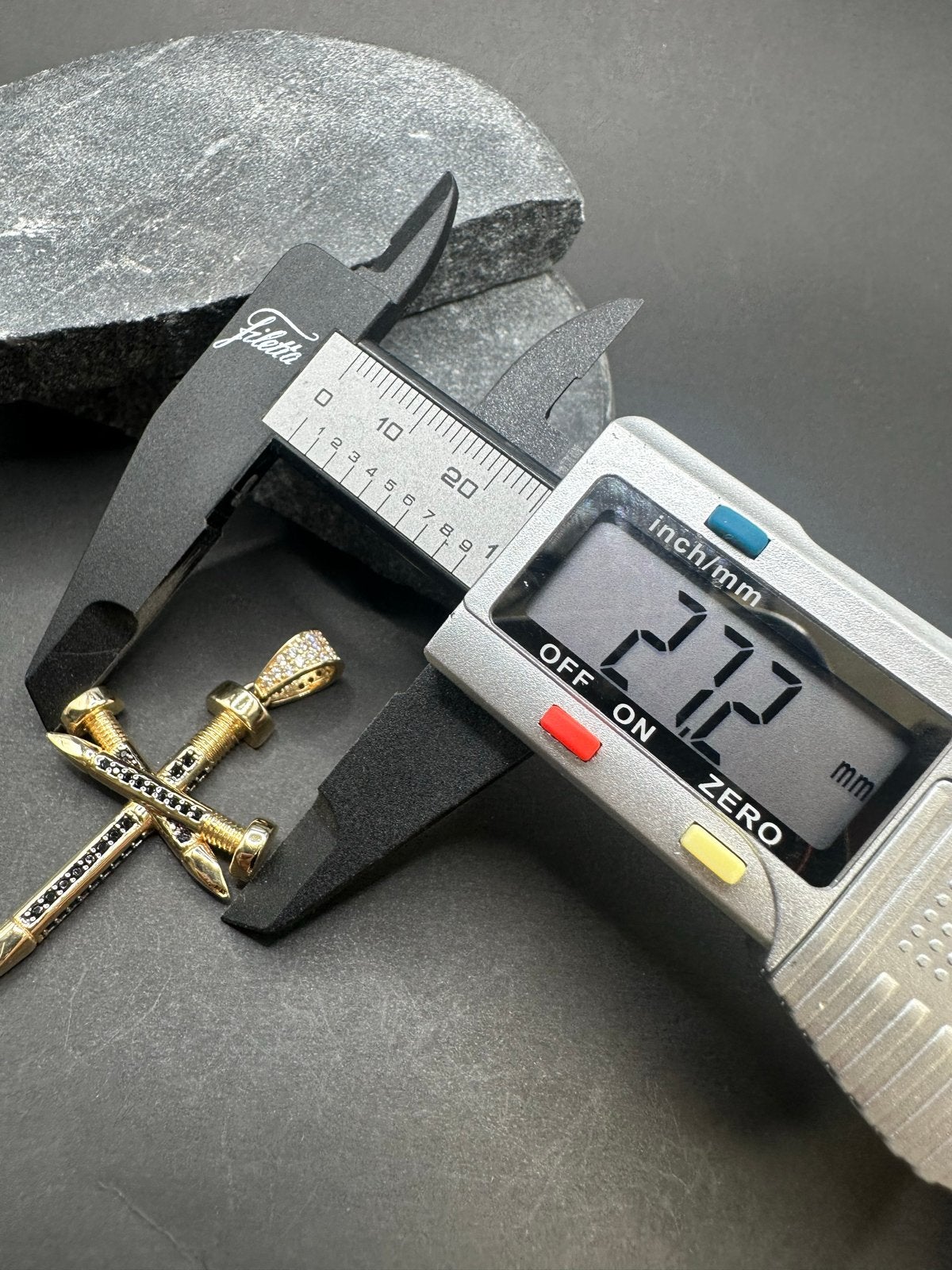 14k Gouden Kruis Hanger met Onyx Zwarte Zirkonia, Nieuw, Ophalen of Verzenden, Goud, Kruis of Symbool