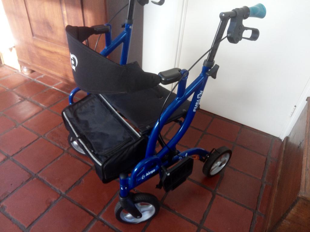 Rollator -Rolstoel, Diversen, Ophalen, Opvouwbaar, Zo goed als nieuw