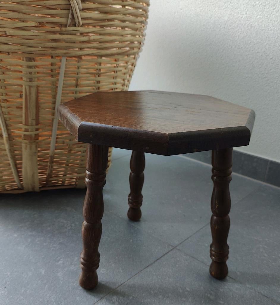Houten driepootkruk plantentafel zeshoekig vintage, Huis en Inrichting, Krukjes, Ophalen, Gebruikt, Hout