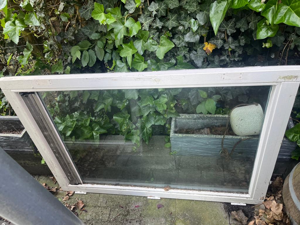 Raam rechthoek met ventilatie rooster, Ophalen, Gebruikt, Raamkozijn, Minder dan 75 cm