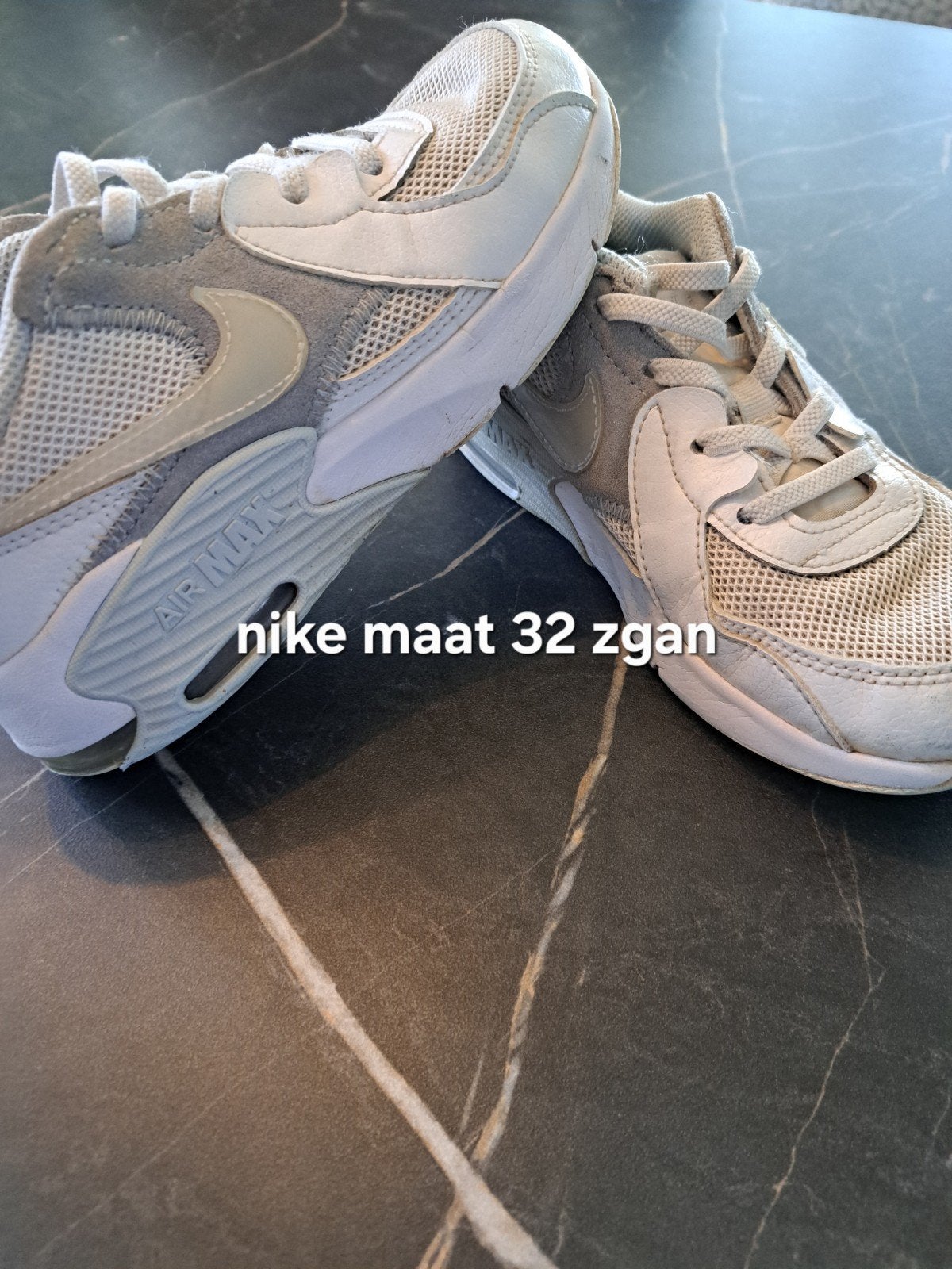 Nike Air Max sneakers maat 32 met elastiek veter, Ophalen of Verzenden, Zo goed als nieuw, Nike, Jongen of Meisje