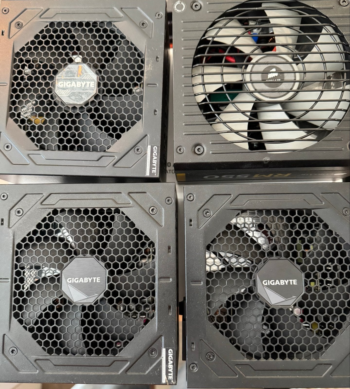 Gigabyte en Corsair Voedingen (PSU's), Computers en Software, Interne voedingen, Gebruikt, Ophalen of Verzenden