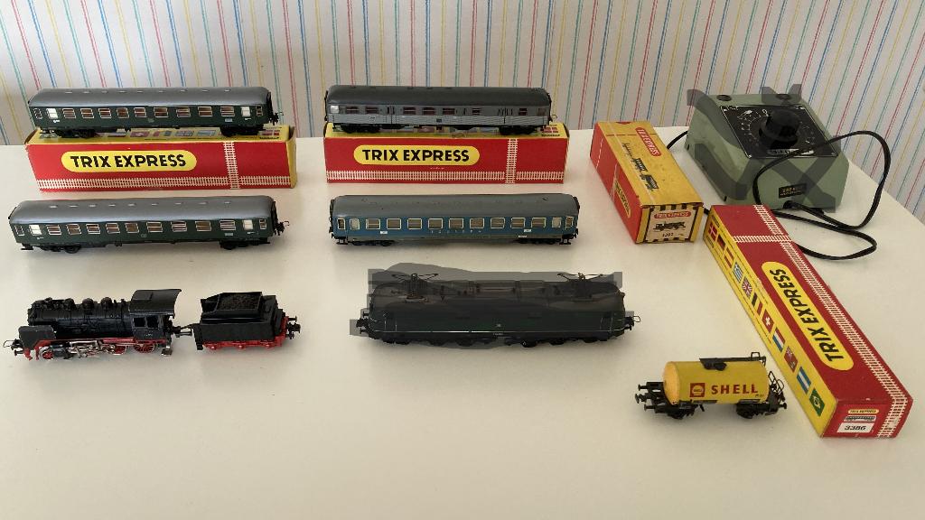 Trix Express loc+kolenwagen - rijtuigen – wagons -doosjes, Gebruikt, Trix, Ophalen of Verzenden, Analoog