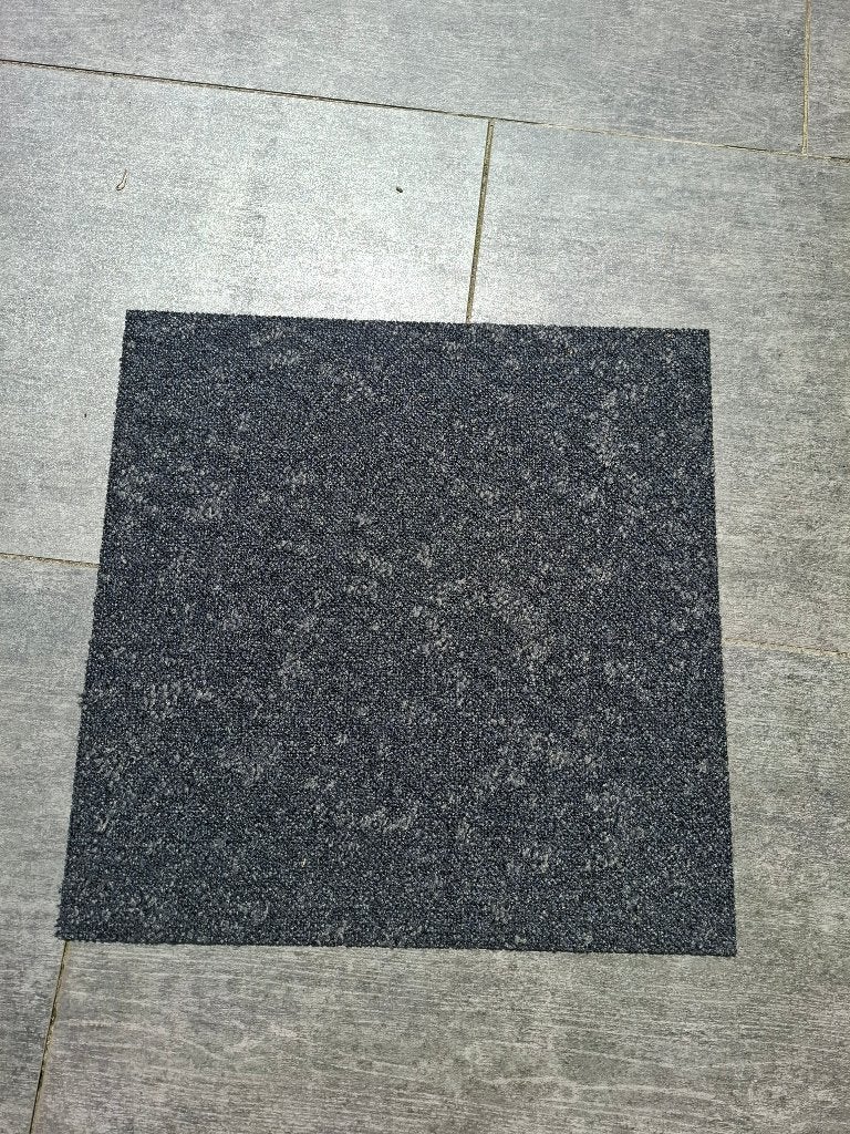 Tarkett Desso Retrace AC63 9990 50x50 tapijttegels, Huis en Inrichting, Stoffering | Vloerbedekking, Ophalen, Zwart, Nieuw, 25 tot 50 m²