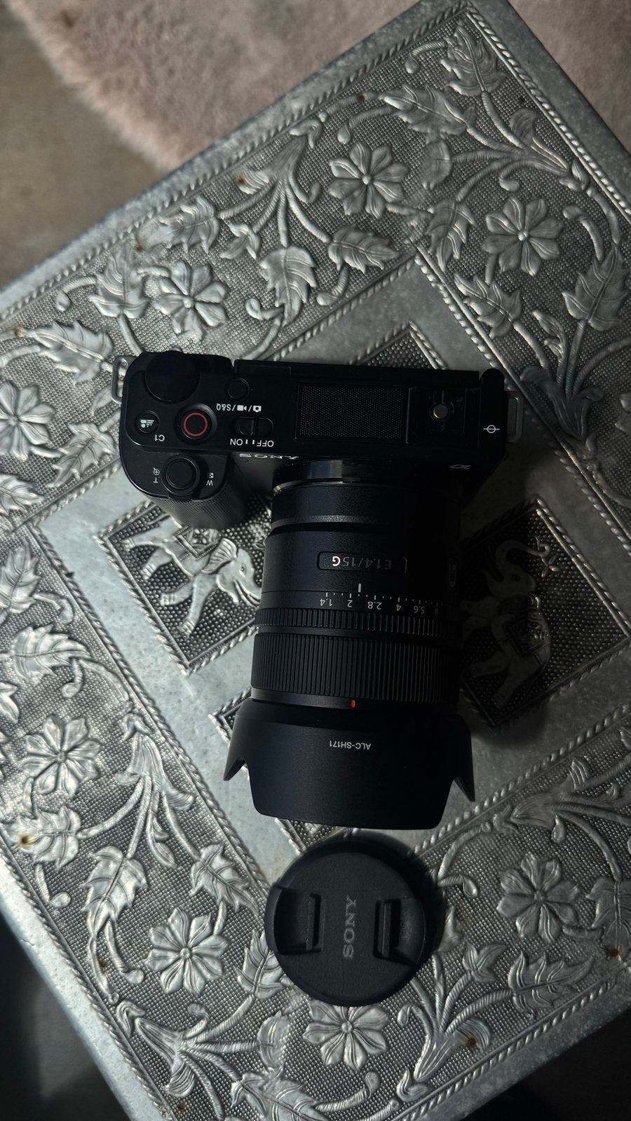 Sony ZV-E10 vlogcamera met E 15mm F1.4 G lens, Beeldstabilisatie, Ophalen of Verzenden, Zo goed als nieuw, Accu