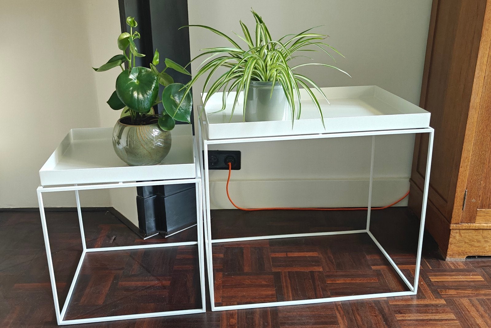 Hay Tray bijzettafels wit (2x), Metaal of Aluminium, 55 tot 75 cm, Zo goed als nieuw, Rechthoekig