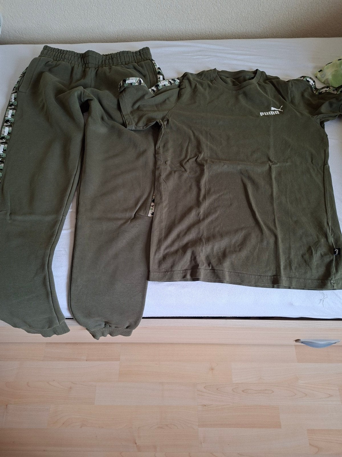 Puma joggingbroek maat M en bijpassend shirt maat S, Ophalen of Verzenden, Gedragen