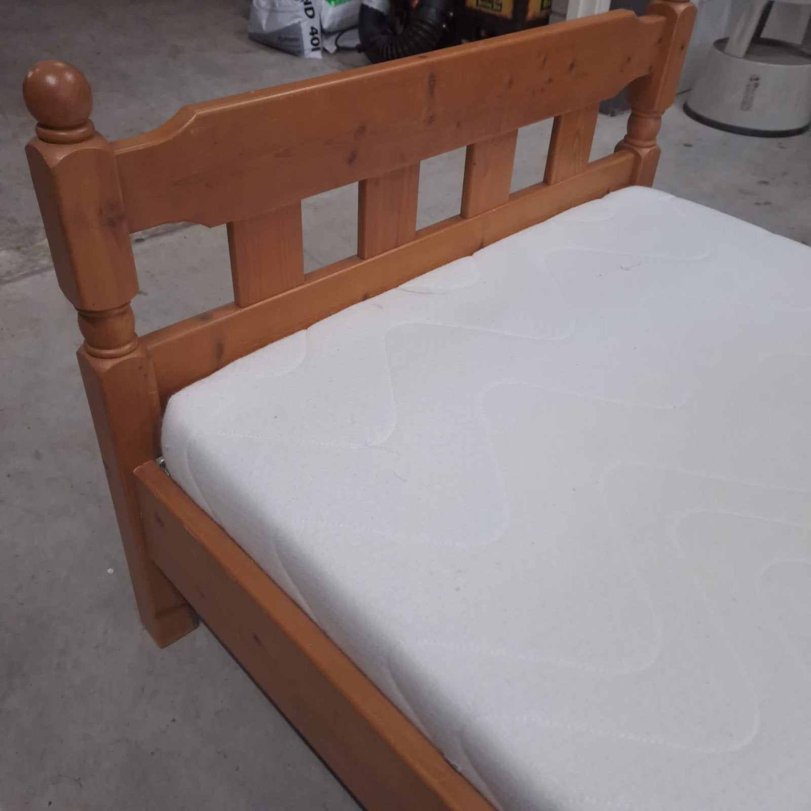 Eenpersoons bed 200x90x73 grenen lattenbodem, Antiek en Kunst, Antiek | Meubels | Bedden, Ophalen
