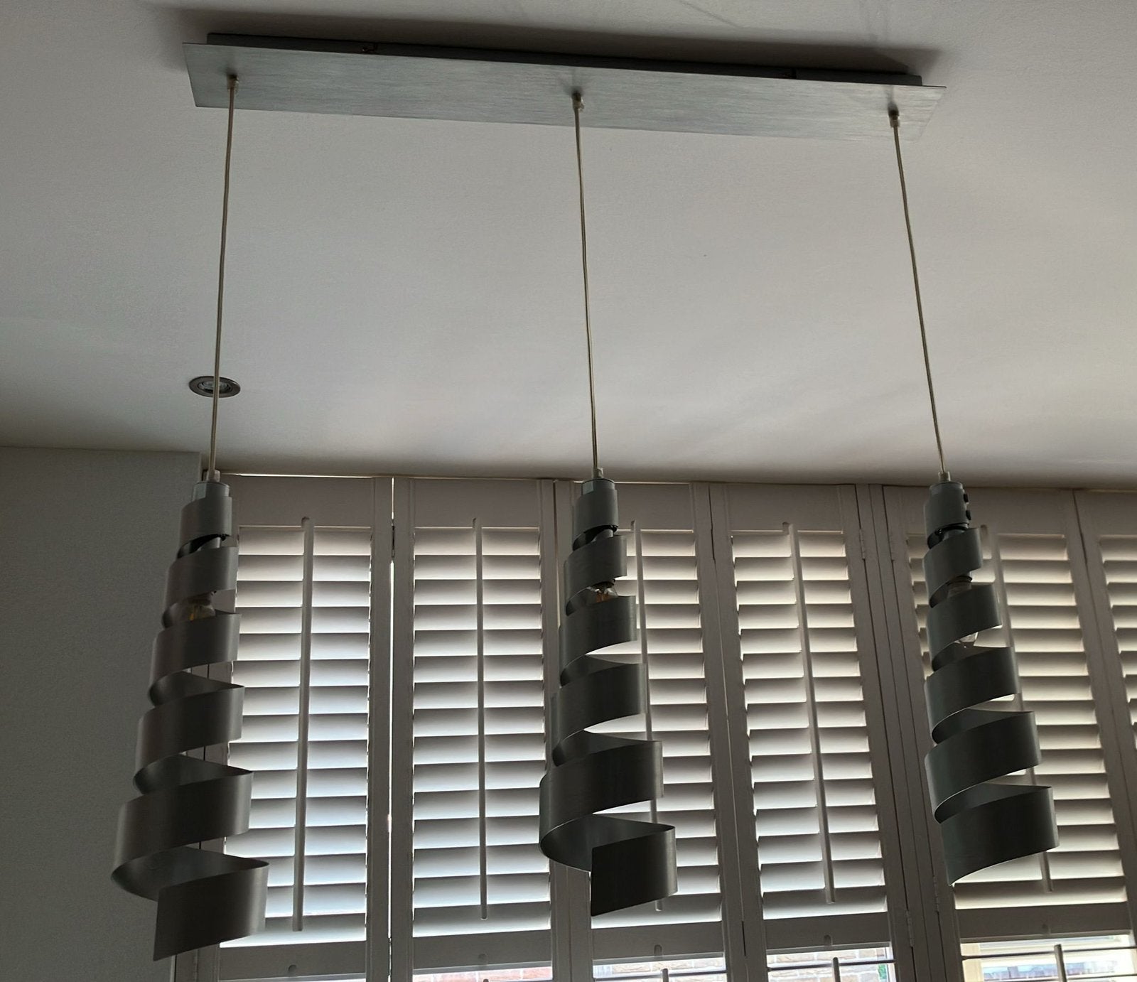 ACTIE spring Hanglamp 3 spiralen aluminium rvs zilver lamp, Huis en Inrichting, Ophalen, Gebruikt, Metaal, Design; Modern, rvs