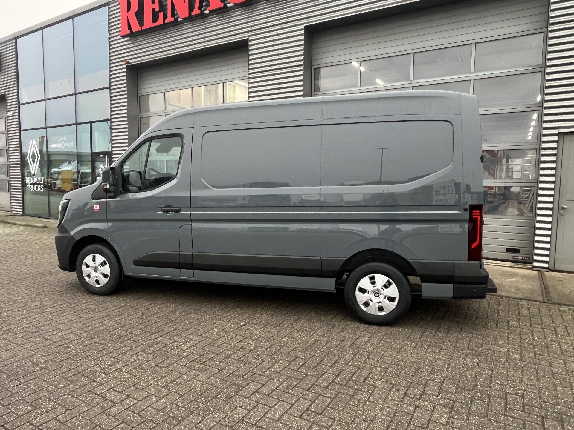Renault Master E-Tech 87Kwh Longrange Red Edition (bj 2026), Auto's, 145 pk, Euro 6, 2000 kg, Renault