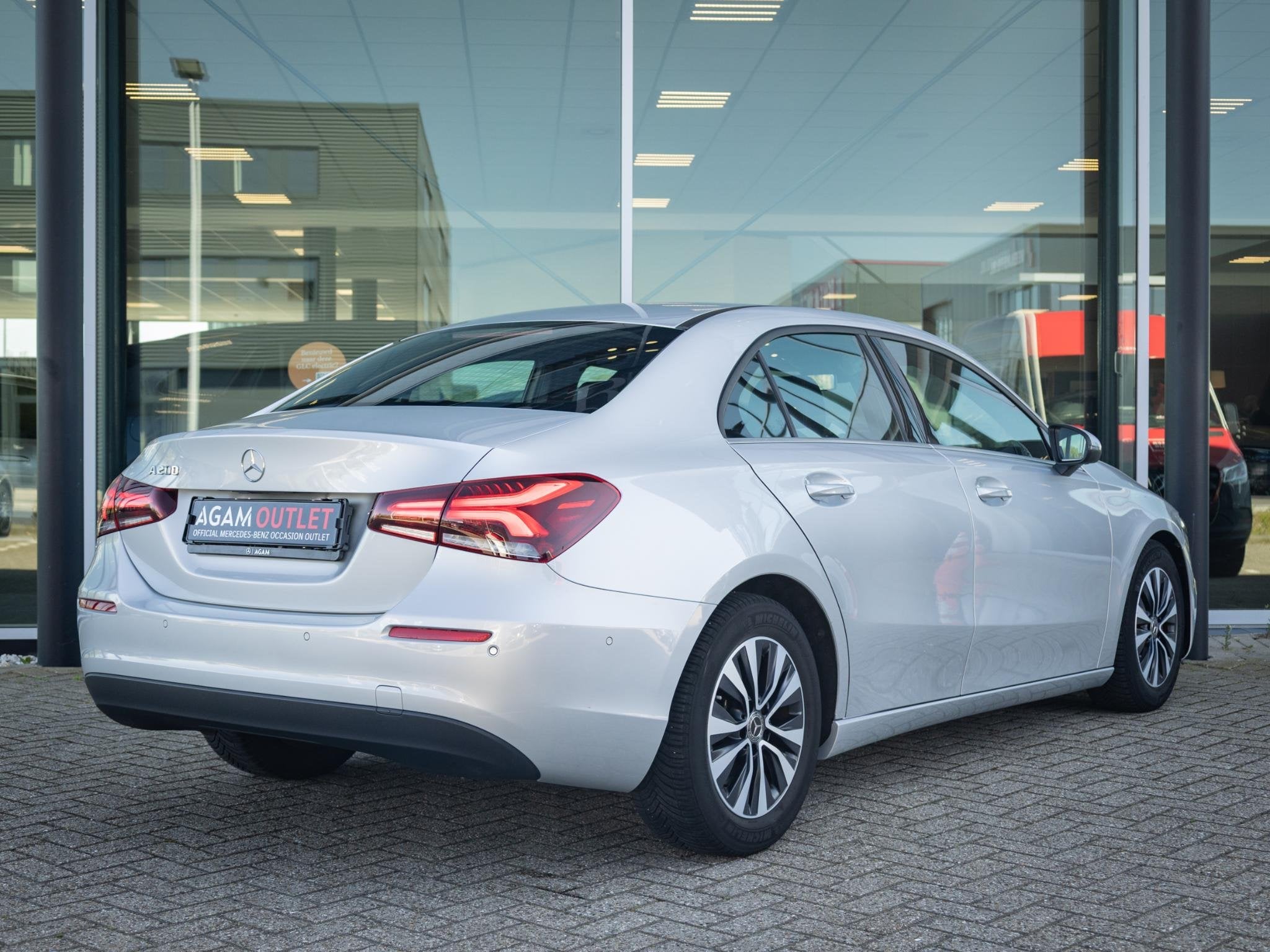 Mercedes-Benz A-Klasse Limousine 200 Business Solution, 12 maanden, Gebruikt, 4 cilinders, Leder en Stof