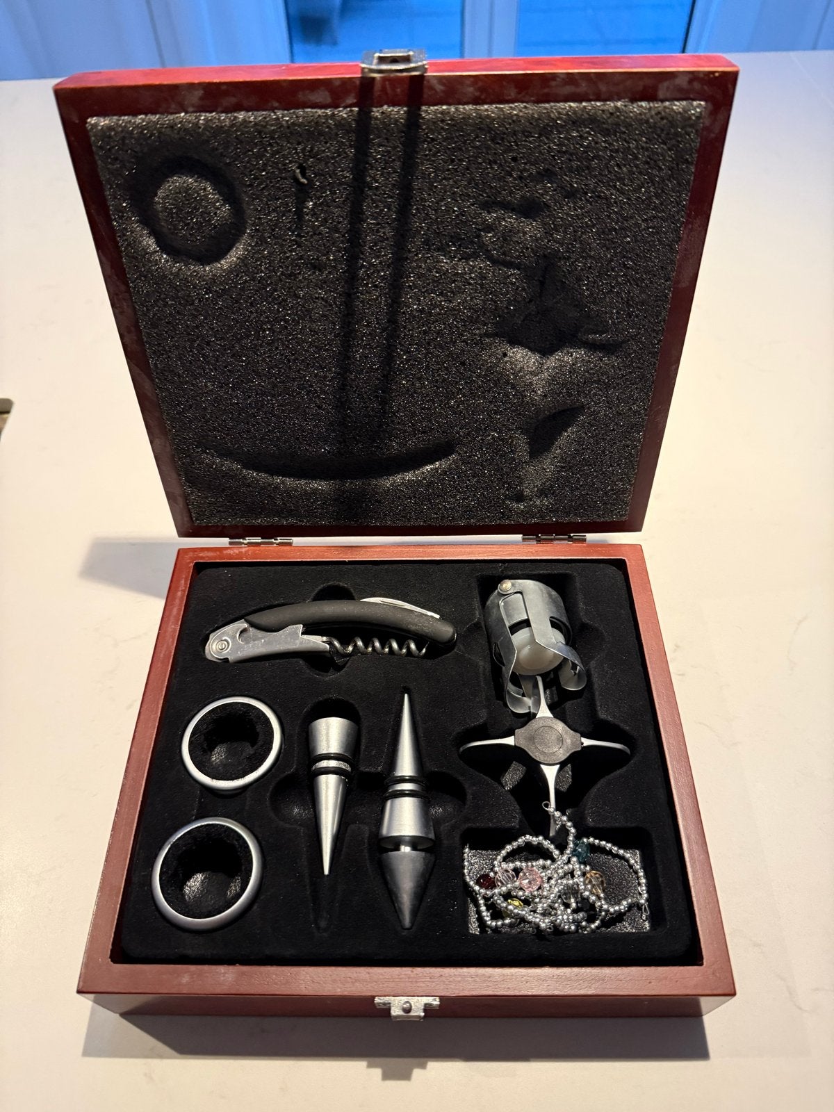 Wijnaccessoires set in luxe houten kist, Overige typen, Hout, Ophalen of Verzenden, Zo goed als nieuw