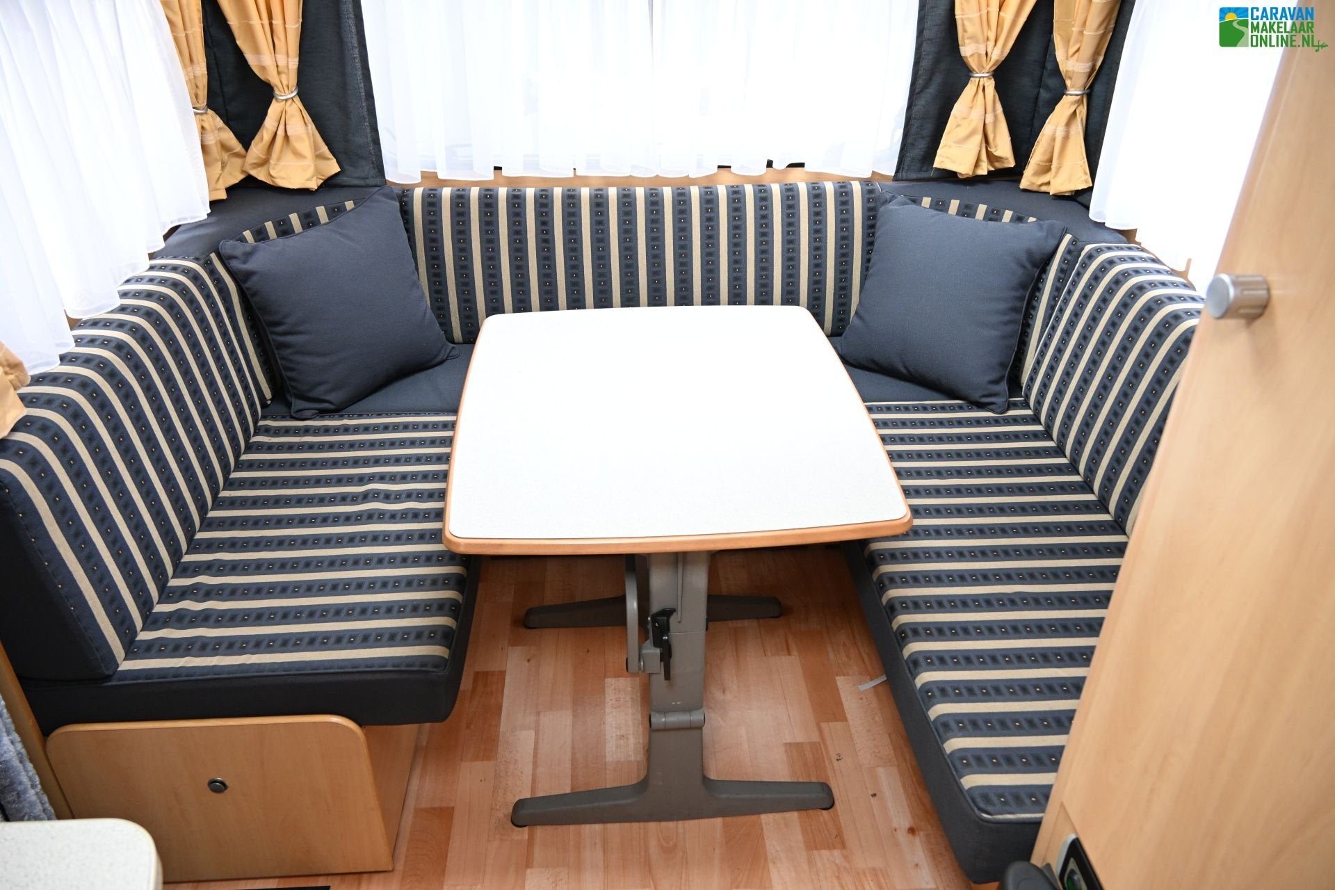 Foto 7 van Dethleffs Camper 460 DB Voortent 2x Zakluifel Mover Fietsend