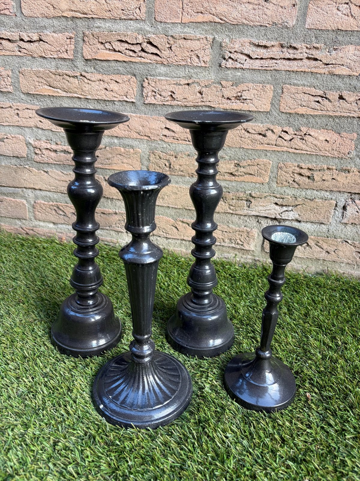 Set van 4 zwarte kandelaars, Ophalen