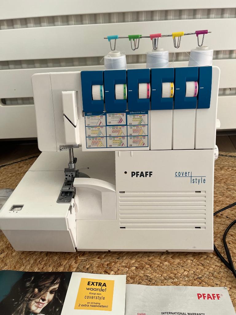 Te koop: Pfaff Coverstyle lockmachine: coverlock + overlock, Ophalen, Zo goed als nieuw, Lockmachine, Pfaff