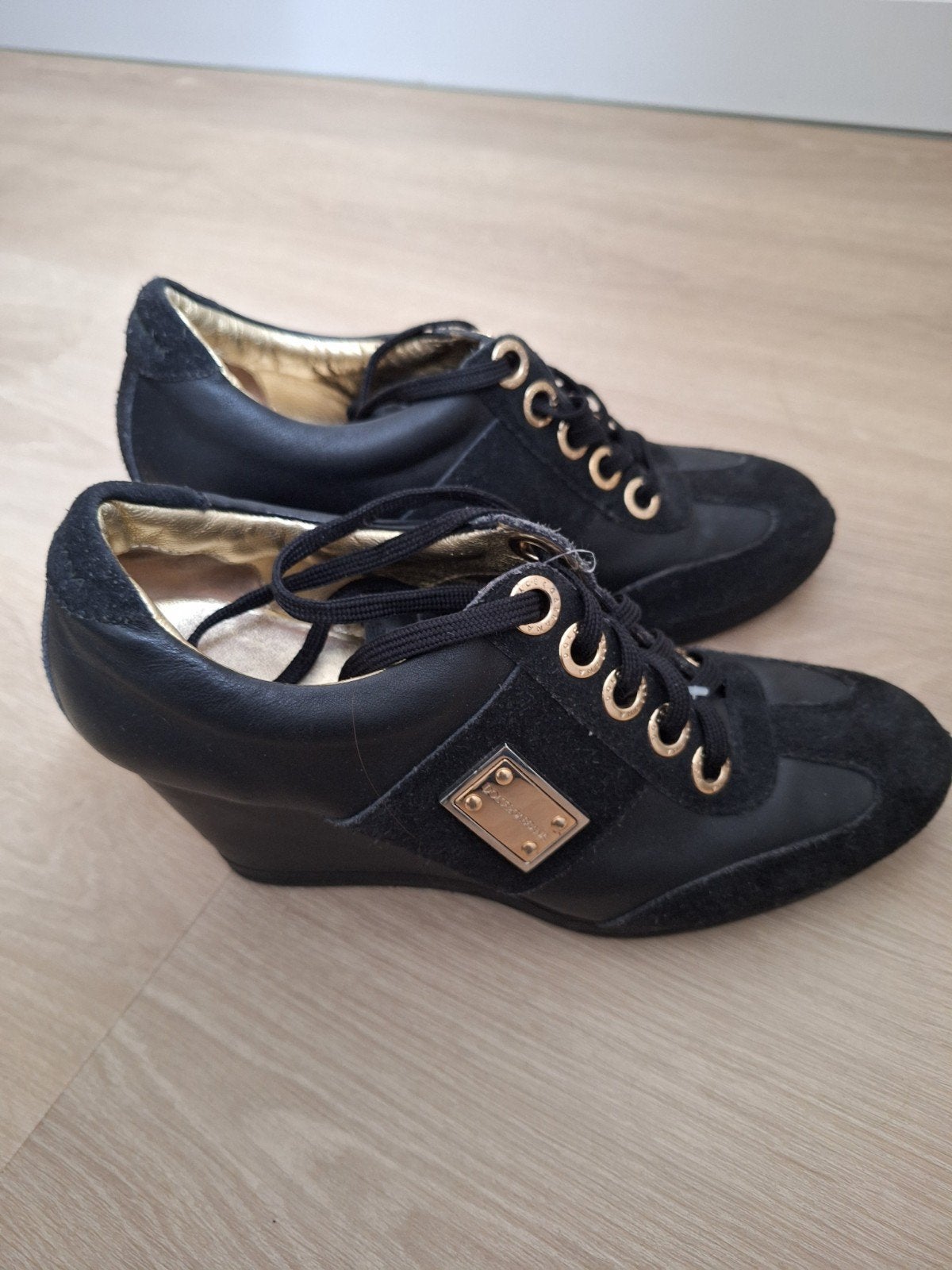 Dolce & Gabbana sneakers met sleehak, Dolce & Gabbana, Zwart, Ophalen of Verzenden, Sneakers of Gympen