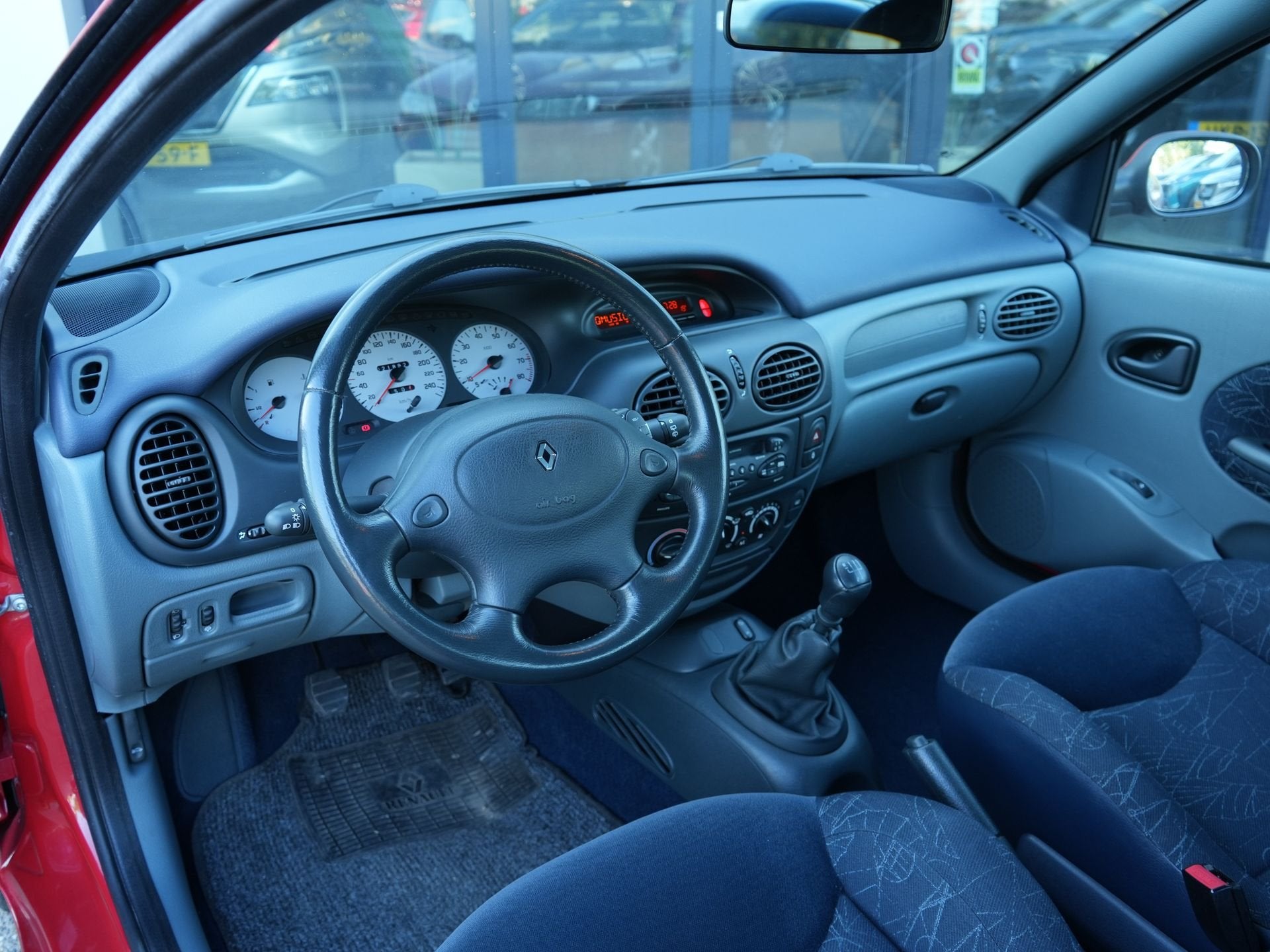 Renault Mégane Coupe 2.0-16V 147PK F7R | verzamelaarscondit, Auto's, Oldtimers, Voorwielaandrijving, 1998 cc, Stof, Zwart