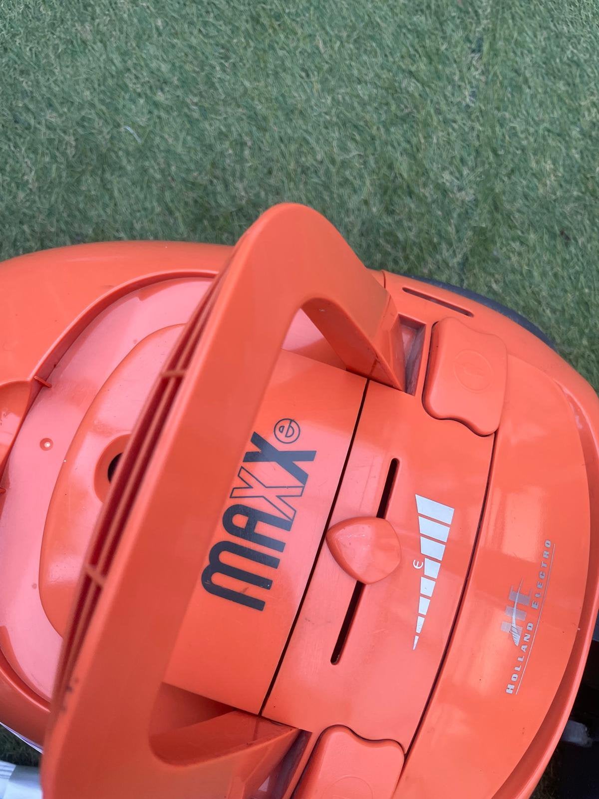 Zeer goedwerkende oranje stofzuiger 1300 watt+5stofzakken, Witgoed en Apparatuur, Stofzuigers, Ophalen, Zo goed als nieuw