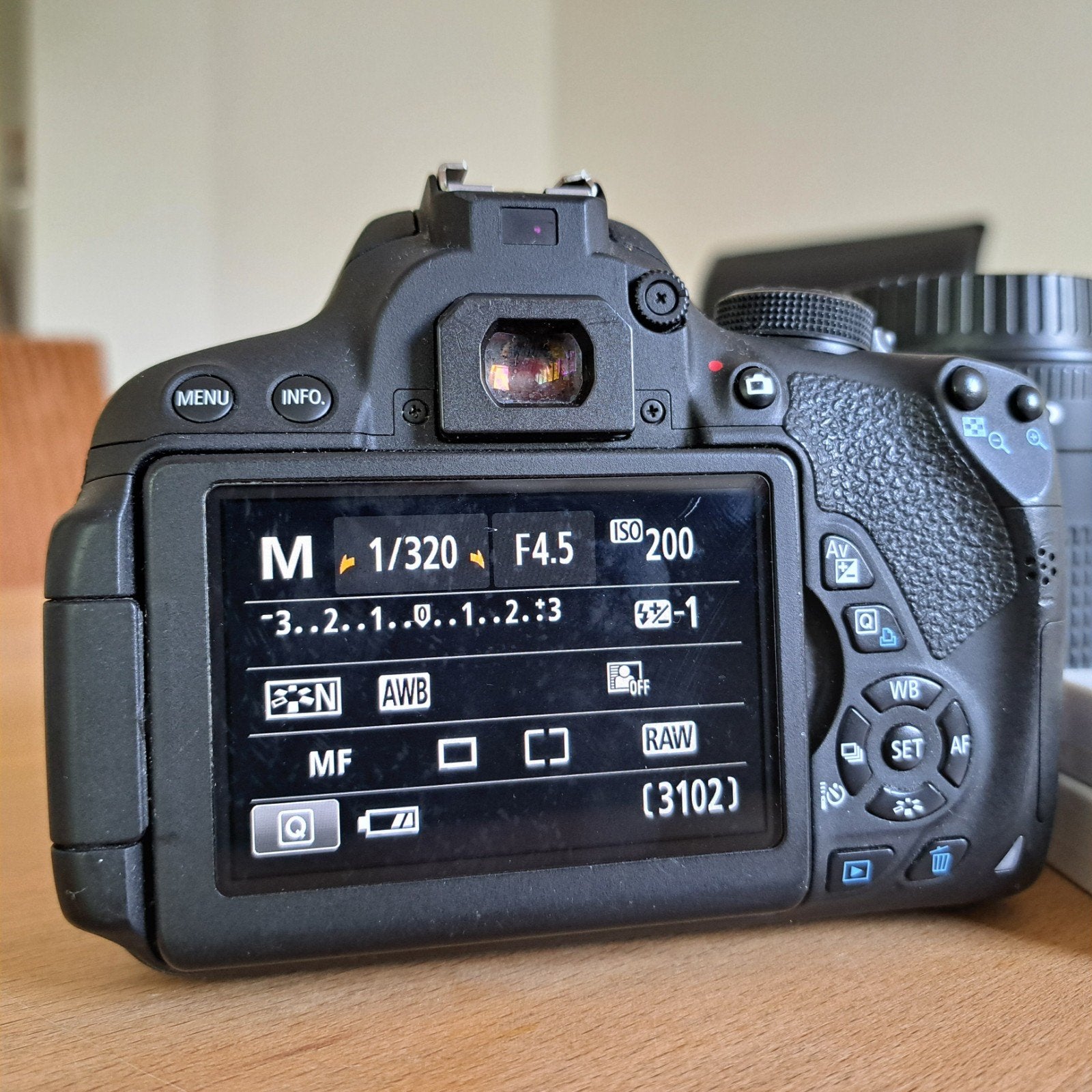 Canon 700D DSLR met 2 kitlenzen en 3 accu's met oplader, Audio, Tv en Foto, Fotocamera's Digitaal, Ophalen, Gebruikt, Spiegelreflex