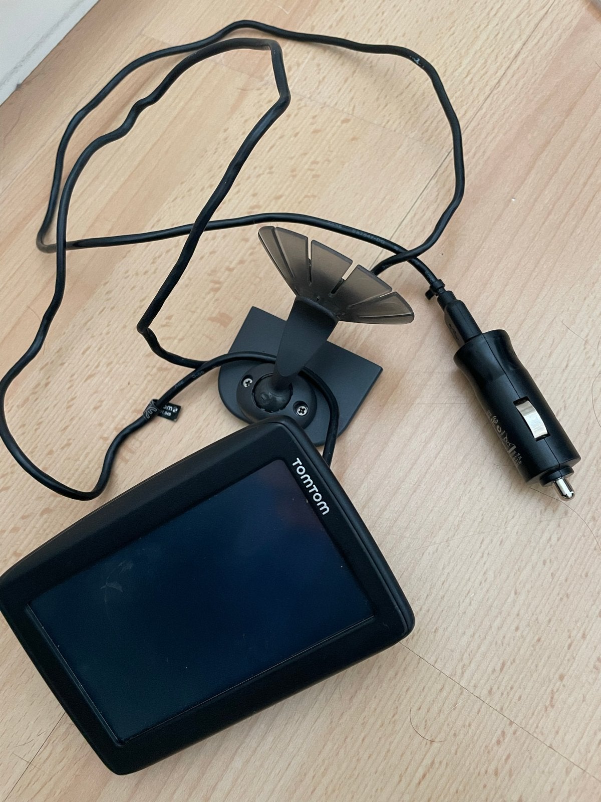 TomTom navigatiesysteem met autolader, Ophalen of Verzenden, Gebruikt