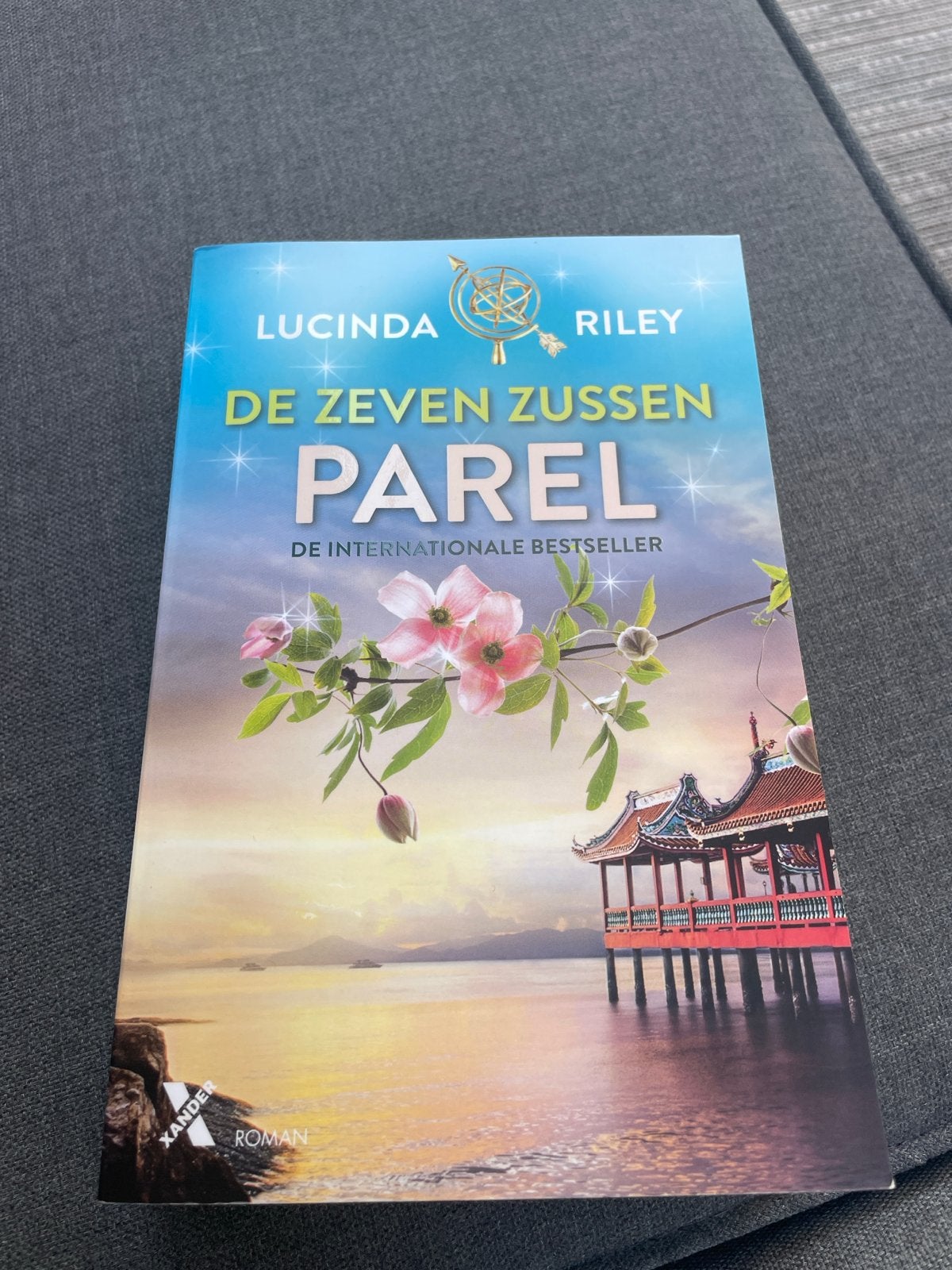 De Zeven Zussen - Parel (Lucinda Riley), Boeken, Verzenden, Zo goed als nieuw, Nederland