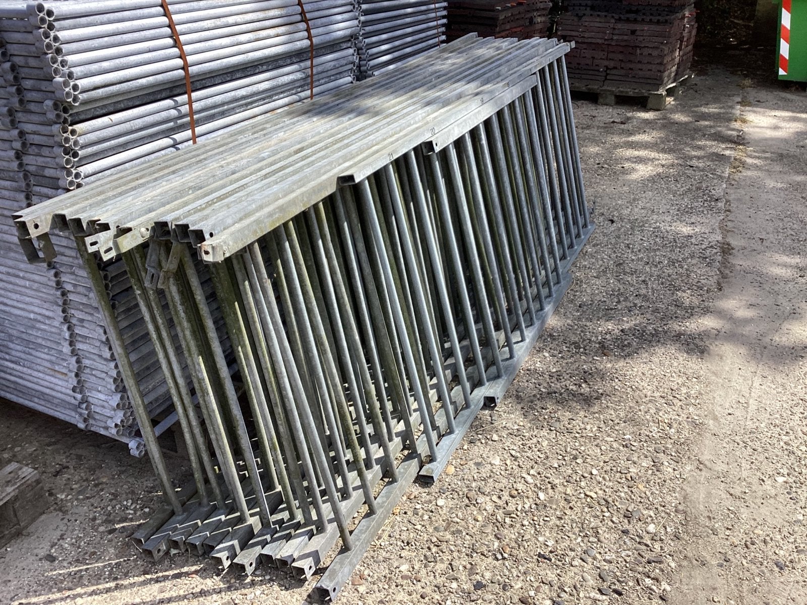 33 meter hekwerk., Meerdere dieren, Schaap