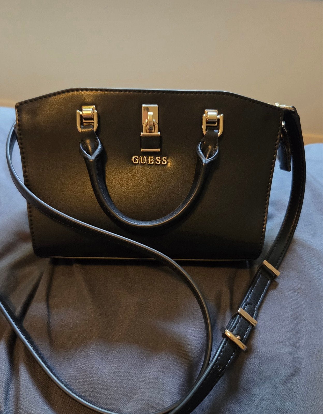 Z.g.a.n.Guess Queensland mini tas, Ophalen of Verzenden, Zo goed als nieuw, Zwart, Handtas