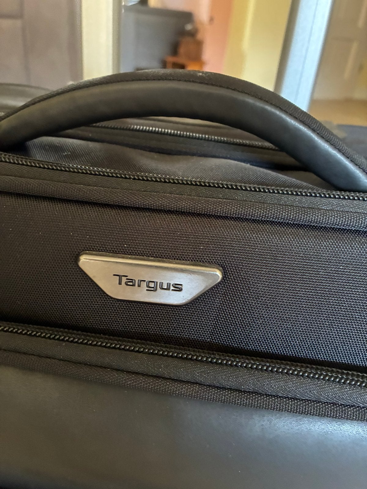 Targus laptoptas op wieltjes met uitschuifbare handgreep, 40 tot 60 cm, Gebruikt, 20 tot 30 cm, Zwart