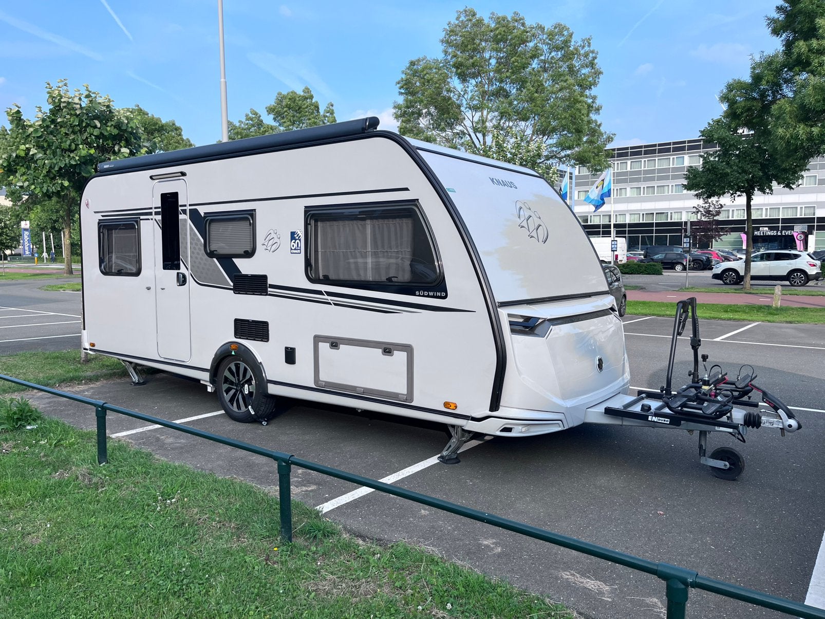 Knaus Südwind 500 EU 60 Years (2024) Campovolo grijs, Caravans en Kamperen, Rondzit, Luifel, Particulier, 5 tot 6 meter
