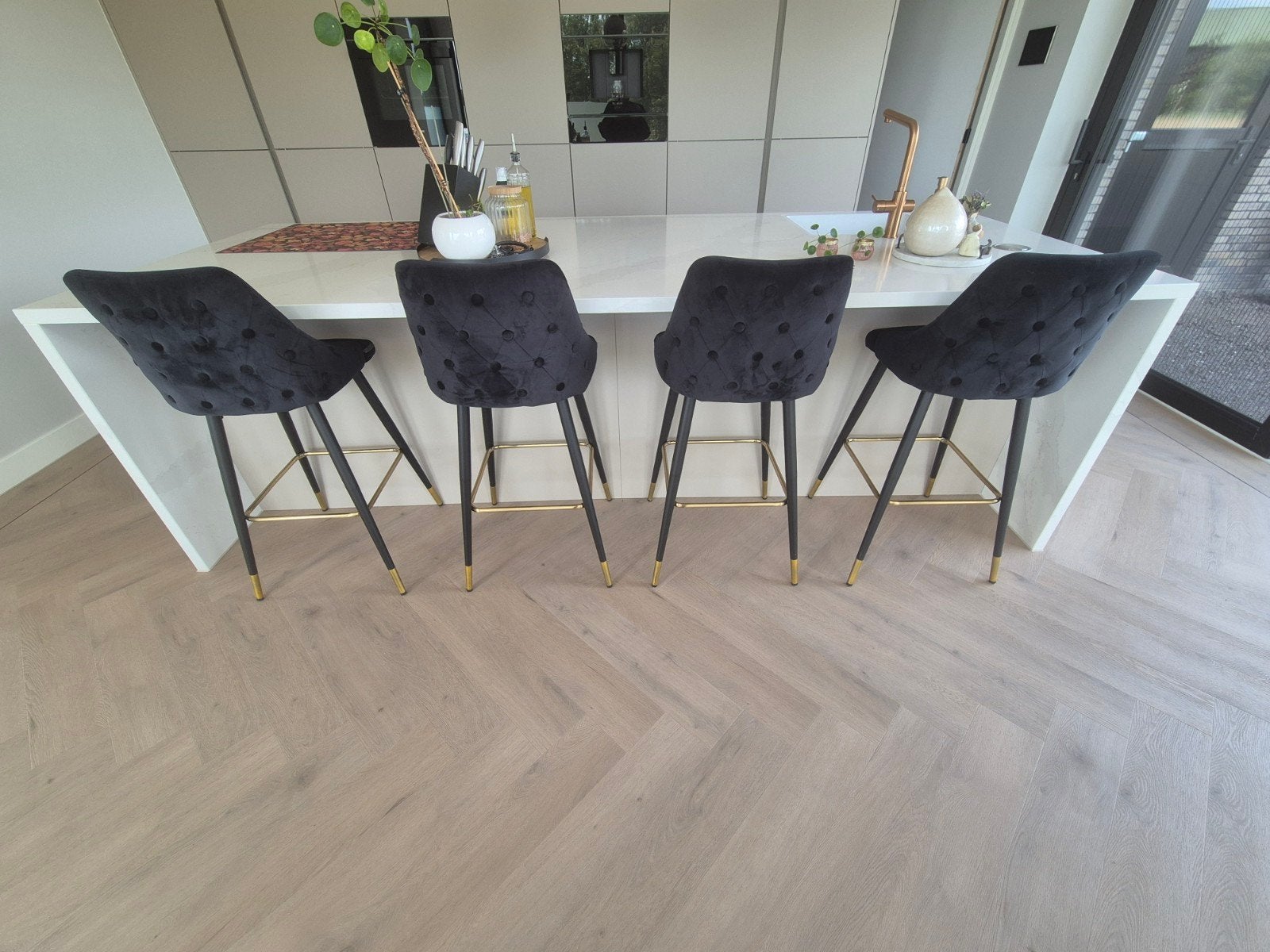 Set van 4 Richmond Imani barkrukken - Zwart fluweel, Huis en Inrichting, Ophalen, Met voetsteun, Nieuw, 90 cm of meer