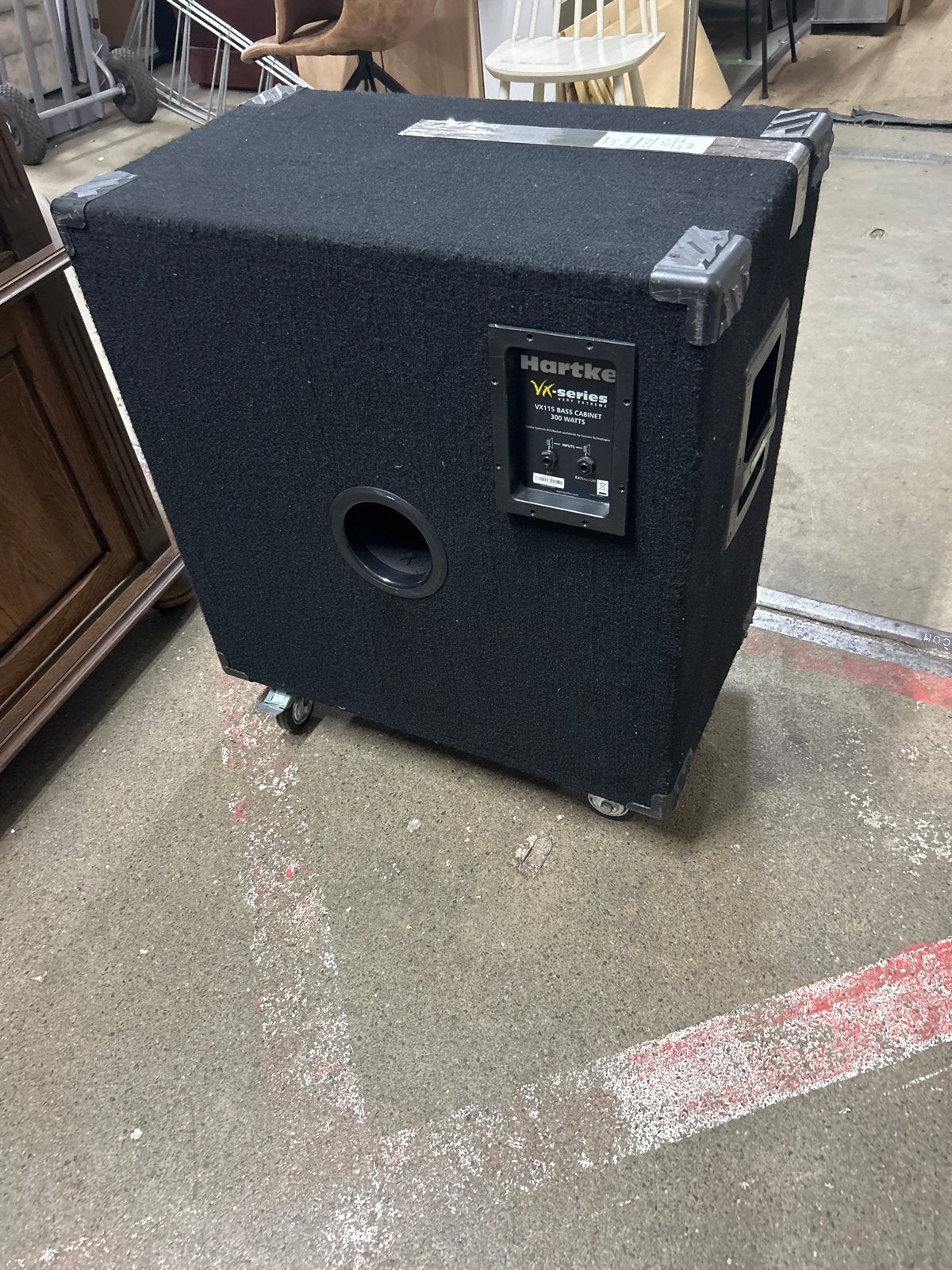 Hartke VX115 Basgitaar Speakerkast 300W op wieltjes, Hartke, Gebruikt, Ophalen of Verzenden, 100 watt of meer