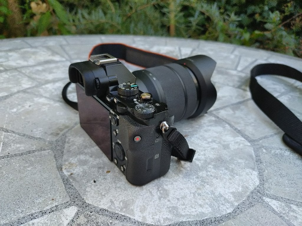 Foto 9 van Sony Alpha a7 full frame mirrorless camera met zoomlens