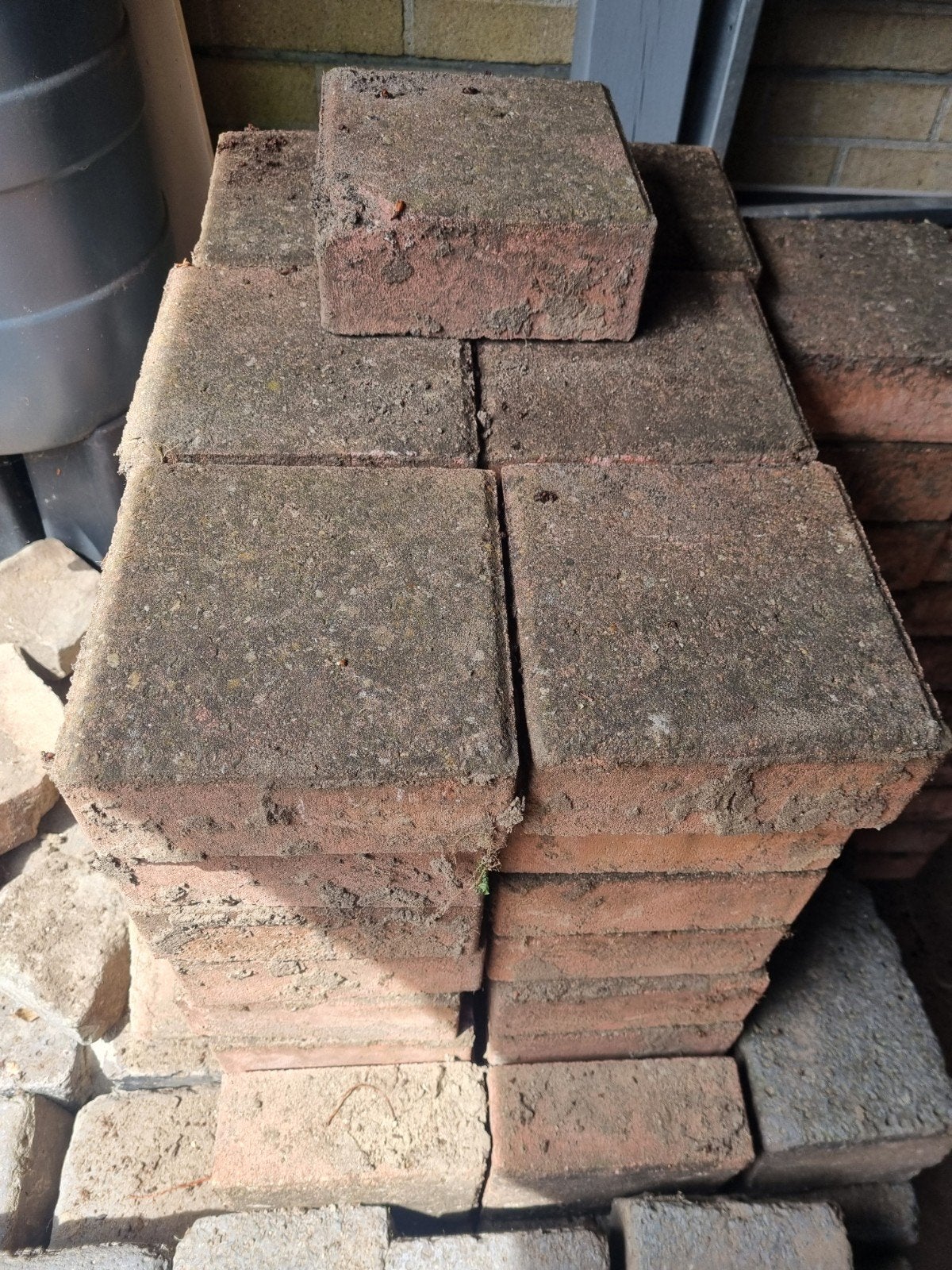 Gratis 80 stuks 20x20 terrastegels terra kleurig, Ophalen, Gebruikt, 5 tot 10 m², Beton