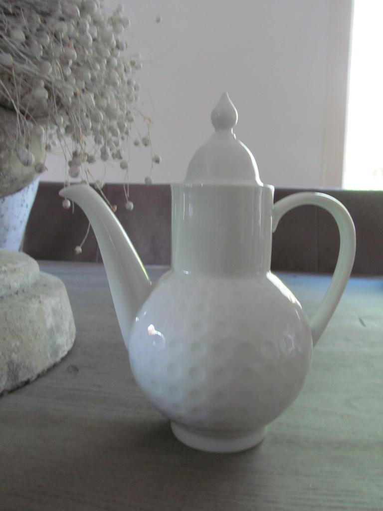 Arzberg Hutschenreuther Golfbal Koffiepotje / Theepot, Huis en Inrichting, Keuken | Servies, Keramiek, Overige typen, Ophalen of Verzenden