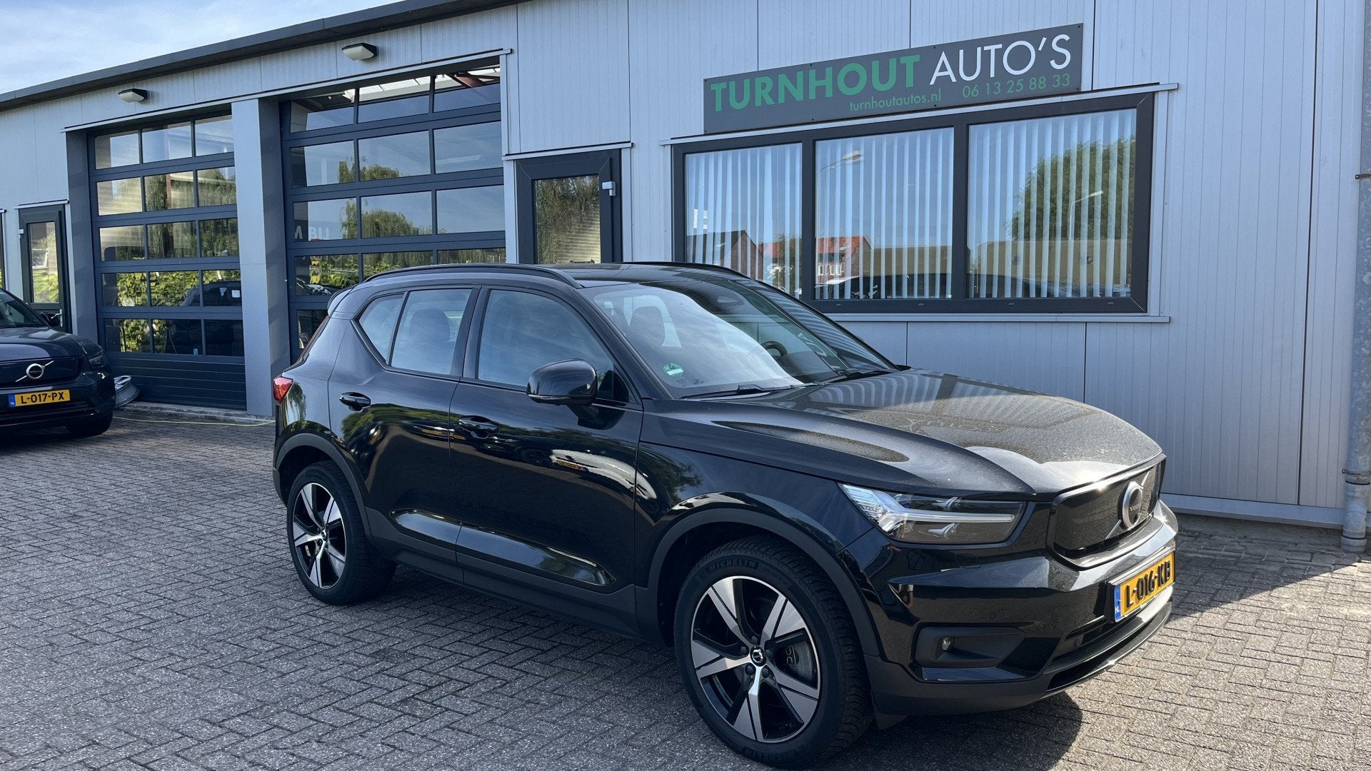 Volvo XC40 Recharge P8 AWD R-Design | Lounge Pack (audio ins, Dealer onderhouden, Gebruikt, Met garantie (alle), Adaptive Cruise Control