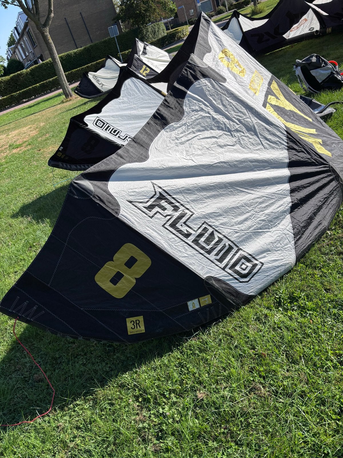 Kitesurf Kite Fluid 8m, 10m, 12m - Zo goed als nieuw, Watersport en Boten, 8 m², Geen board, Ophalen of Verzenden, Zo goed als nieuw