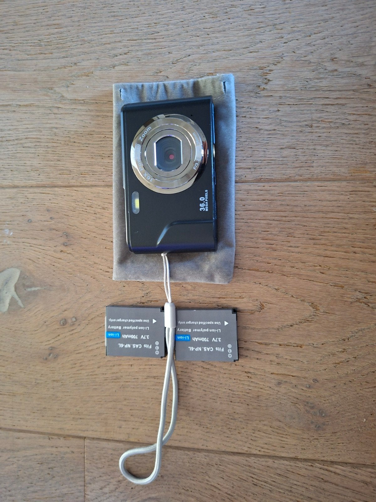 Compacte digitale camera 36.0 MP met accessoires, Gebruikt, Accu, Ophalen of Verzenden, Compactcamera