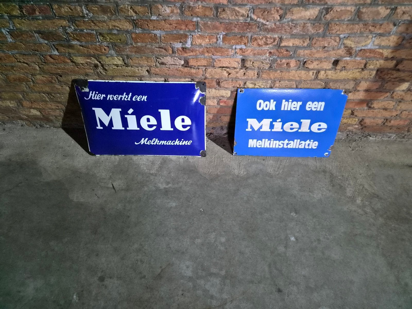 Set van 2 Miele emaille borden - Melkmachine/Melkinstallatie, Antiek en Kunst, Ophalen of Verzenden